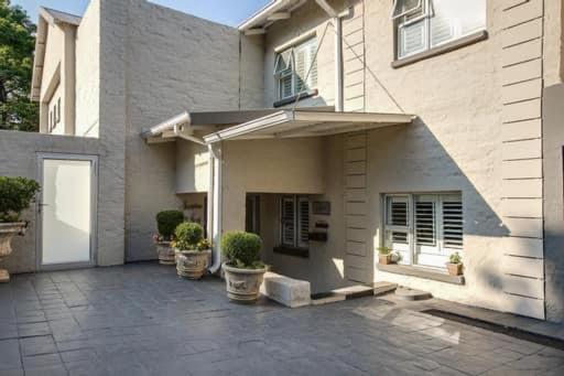 جوهانسبورغ 37 Alexandra Avenue, Self Catering Executive Apartment No Load Shedding And Water Outages المظهر الخارجي الصورة